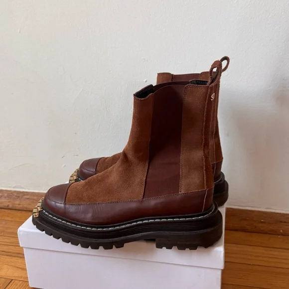 Sandro Suede Chelsea Boots with Gold Metal - Picture 3 of 5